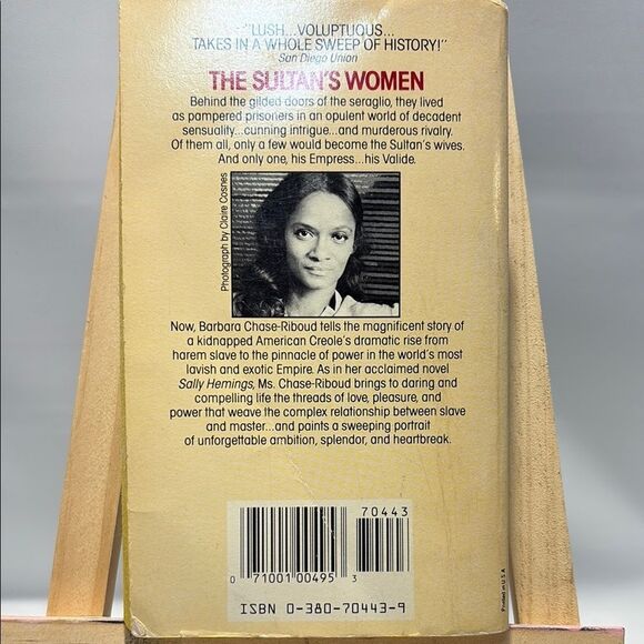 Valide by Barbara Chase-Riboud - Mixed Media Art with Red and Blue Accents - Picture 3 of 5